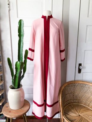 Pink and Red Loungewear House Coat Size 8 Medium Large Womens Robe 60s 70s Pajamas Retro