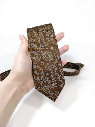 Cravate bohème brune avec motif floral bleu clair - Cravate florale étroite pour hommes pour la partie de thème boho - Cravate tissée brune et bleue pour les hommes