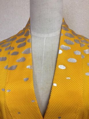 Robe longue Kimono pour femme jaune, Design de mode, Grands points d'argent, Géométrie abstraite, Collection d'art