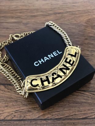 vintage 90's CHANEL LOGO LETTERS Gold Plated Quilted Design Necklace Choker Jewelry - Rare!!
