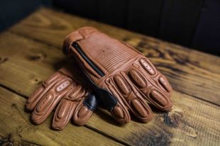 Gants de moto en cuir brun côtelés de Kuna douaniers