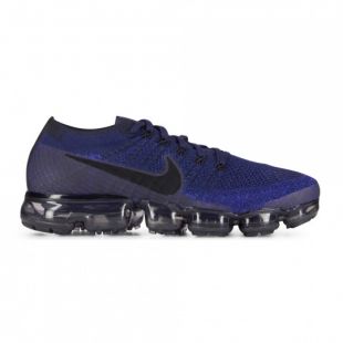 Zapatillas Nike Vapormax en el clip de mochila de Naza Spotern