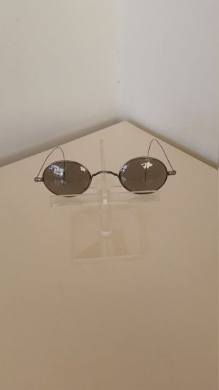 1800s Sunglasses; Round Silver Tone Frame w/Wrap Temples; Gray Sun Lenses; Ready to Wear; Excellent Antique Condition; Read Description