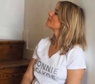 T-Shirt Col V BONNIE & CLYDE Blanc / Black