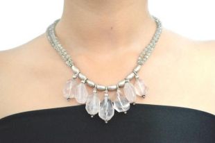 Collier prehnite avec plasquet argenté, gouttes de quartx rose