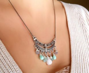 Tribal Half Moon Necklace - Gemstone Drop Necklace - Cristal Vert - Don Boho pour elle