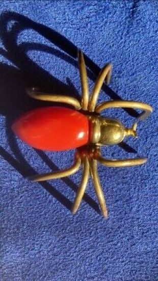 Bakelite Spider Brooch Pin worn by Cheryl Blossom (Madelaine