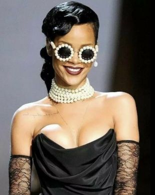 vintage Iconic 90s CHANEL Paris Runway PEARL Round 1990's Frames Sunglasses !! Objet de collection rare!!!!