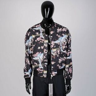 La veste Dior x Sorayama porté par Pop ...