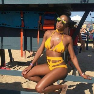 Nish Shyen maillot de bain deux pièces / maillots de bain / maillot de bain taille haute avec découpes sur les côtés.