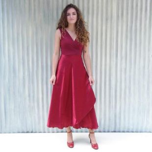 Longue robe d'enveloppe de soie // faite faite à partir du charmeuse de soie de chanvre // photo en rouge