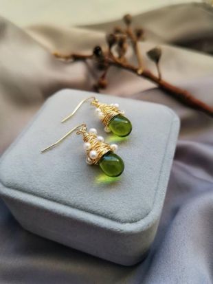 Peridot Colour Drop Boucles d'oreilles, Boucles d'oreilles Green Teardrop Wire Wrapped Pearl Jewelry, August Birthstone Jewelry, cadeaux de Noel pour les femmes.