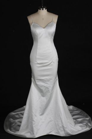 Simple Satin Mermaid Shape Minimalist Spaghetti strap, décolleté chérie, Low Back, Chapel Train Robe de mariée, Robe malena
