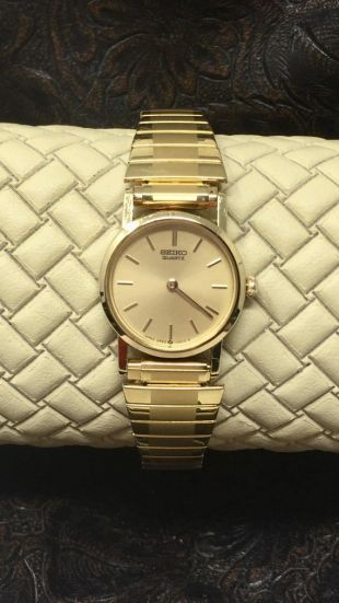 Seiko 2P20-0A10 Round Gold Tone Stretch Band Women’s Watch New Battery!