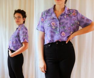 Chemisier floral violet // Femme Grand Bouton Up Tee Top Silhouette Collared // Hipster Flower Print Button Up Pretty Summer Spring Cute