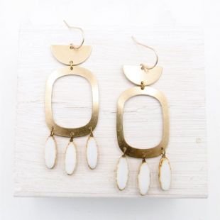 Boucles d’oreilles blanches Dangle / Boucles d’oreilles Déclaration Or / Boho Boucles d’oreilles Mariage / Boucles d’oreilles en laiton Geometirc / Boucles d’oreilles perlées Dangle / Chandelier