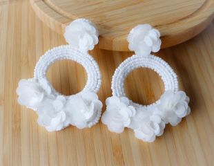 Boucles d’oreilles cerceau perlé blanc, floral géométrique large boucles d’oreilles cerceau fait main Boho Perles Boucles d’oreilles fleurs, boucles d’oreilles de mariage de mariage