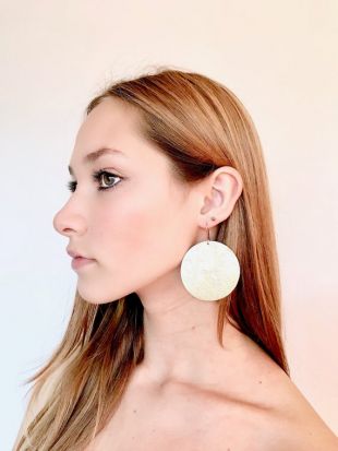 Grandes boucles d'oreilles en cuir doré, boucles d'oreilles en cuir de déclaration, boucles d'oreilles géométriques en cuir doré, bijoux minimalistes