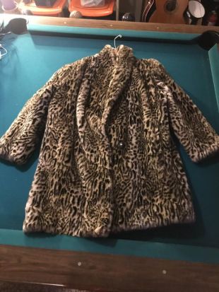 Léopard guépard Style VI Ltd. fausse fourrure femmes vintage manteau années 50 ? 60 ? 70 ?