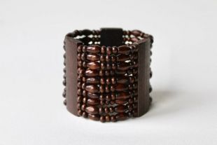 bracelet de manchette en bois de perle de bois de cru de multi brin. Bracelet de perle extensible en bois. Bracelet de style manchette ovale et rond en bois, bracelet.