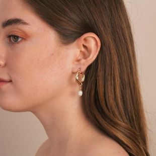 Boucles d’oreilles polyvalentes white baroque pearl drop twisted hoops en or