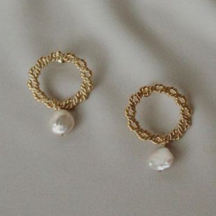 Boucles d'oreilles cerceau de perle, cerceaux tressés d'or, chute de perle de Keshi, perles d'eau douce, cerceaux d'or, cerceaux de perles tordus, boucles d'oreilles nuptiales d'or, cadeaux