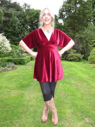 Vintage 90s Ruby Red Stretch Velvet Velour Skater Mini Dress Tunique avec Plunge Neckline