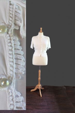 Chemisier blanc abalene semi-sheer des années 1940 avec boutons pearl // Moyen
