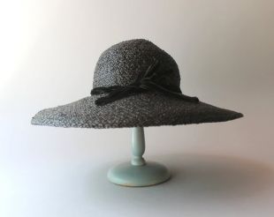 1950s Black Straw Sun Hat / 40s 50s 50s Wide Brim Summer Hat with Velvet Bows