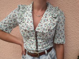 vintage Ruffle Neck Floral Blouse en blanc et vert, vêtements des années 90