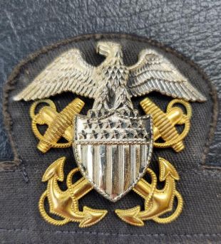 Véritable officier de la marine américaine de la Seconde Guerre mondiale Bold Eagle sur Shield Sterling Silver Cap Badge/Insignia