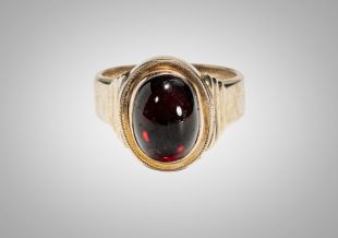 Ring worn by Captain Krause (Tom Hanks) in Greyhound | Spotern