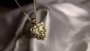 10k Yellow Gold Heart Nugget Charm Pendant Necklace avec chaîne 3 tailles