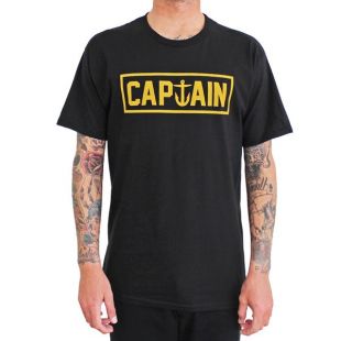 Captain T-shirt worn by John B (Chase Stokes) in Outer Banks (S01E01)
