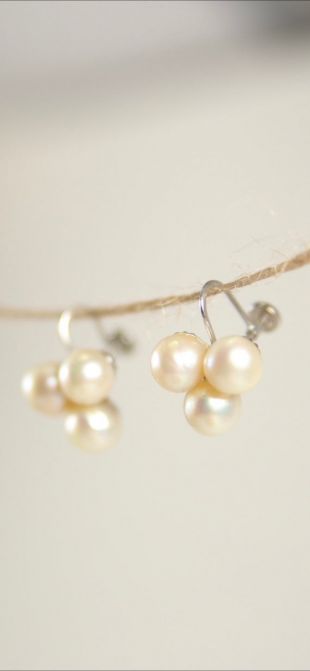 boucles d’oreilles vintage 14kt White Gold triple perle.