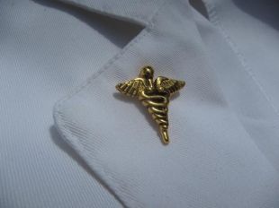 Épingles Gold Caduceus Lapel Pin- CC599G- Pharmacie, Médecine, Hôpital et Épingles de bien-être