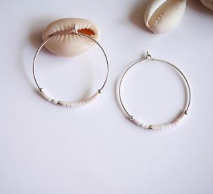 Boucles d'oreille créole en argent massif 925, perle miyuki blanches, rose pastel et blanches - bijoux été blanc - boucles d'oreille ronds