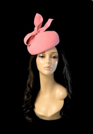 église rose kentucky derby chapeau fascinateur cocktail pillbox avec bow mariage nuptiale kate middleton fantaisie mode mère royale de la mariée