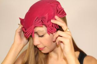 VELOURS chaud rose Fuchsia Vintage bibi Mini chapeau de fête Cocktail arcs arc Retro Mod Mad Men Derby asymétrique Style Gatsby le magnifique centre-ville Abbey
