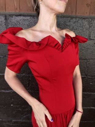 Début des années 90 Nicole Miller Off-Shoulder Little Red Dress