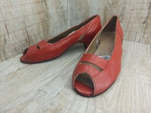 vintage Red low heel shoes Burgundy Soviet Women's Collectible shoes Antique retro female slates leather High quality daim Unique gift art