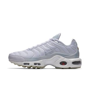 eruption balloon specify The pair of Nike TN white Oboy in her video clip Cobra | Spotern