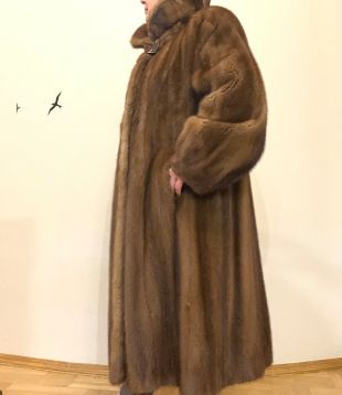 Long manteau italien fait de fourrure de sable normal, manteau brun de fourrure de sable, manteau solide de fourrure de sable