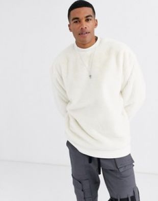 over­sized faux fur sweat­shirt (in beige)