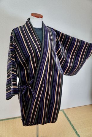 Striped robe worn by Floyd (Andy García) as seen in Big Gold Brick movie  outfits