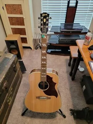 2021 Gibson Hummingbird  Natural Walnut Acoustic Guitar with Fishman Electronics