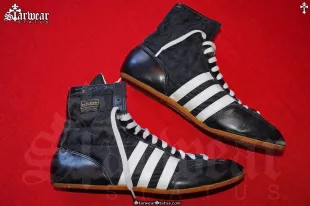 Precipicio Lionel Green Street Sudán Zapatos de boxeo Adidas Hercules en negro usados por Rocky Balboa  (Sylvester Stallone) como se ve en la película Rocky IV | Spotern