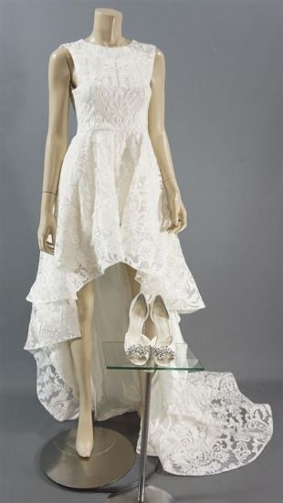 SCREAM QUEENS CHANEL OBERLIN EMMA ROBERTS SCREEN WORN WEDDING DRESS & SHOES E203  | eBay