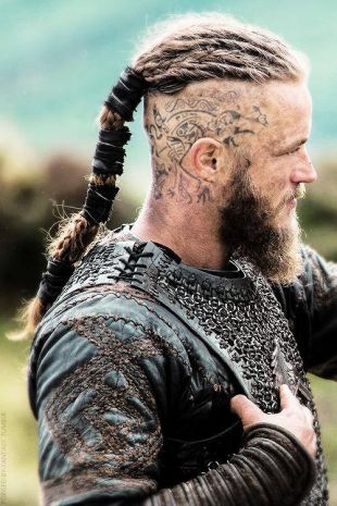 No way! Travis Fimmel who plays Ragnar Lothbrok off Vikings (who's tattoos  I have on my head) - YouTube