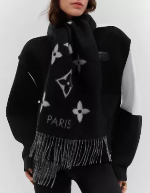 llamaxox (🪐) on X: Victoria's scarf and Jacket / Louis Vuitton - REYKJAVIK  SCARF £540 , Saint Laurent - CLASSIC TEDDY JACKET $ 2,190   / X